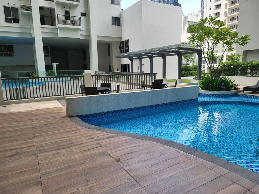 Апартаменти Luxury @ Bgc Sleeps 6 Comfortably Fast Wifi Pool! Маніла Екстер'єр фото