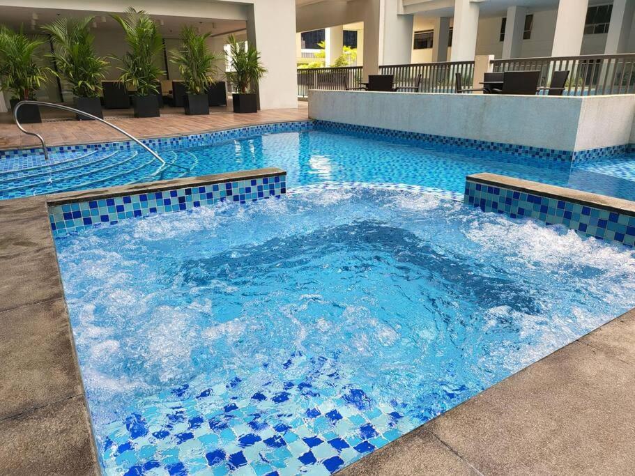 Апартаменти Luxury @ Bgc Sleeps 6 Comfortably Fast Wifi Pool! Маніла Екстер'єр фото